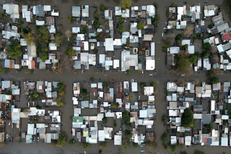 Muertos, desaparecidos y miles de evacuados es el saldo de severas inundaciones en Argentina