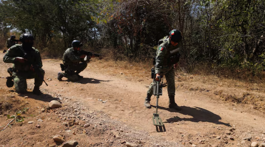 6 militares muertos tras estallido de una narco mina en México