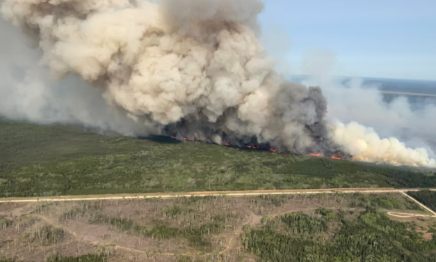 Más de 17,000 personas fueron evacuadas por severos incendios en Canadá