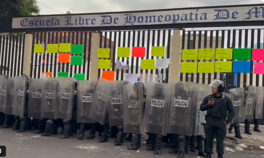 Protesta en México por uso de escuela como albergue para migrantes