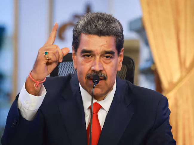 Presidente Maduro dice estar listo para ir a traer en avión a los migrantes venezolanos detenidos en la megacarcel de El Salvador