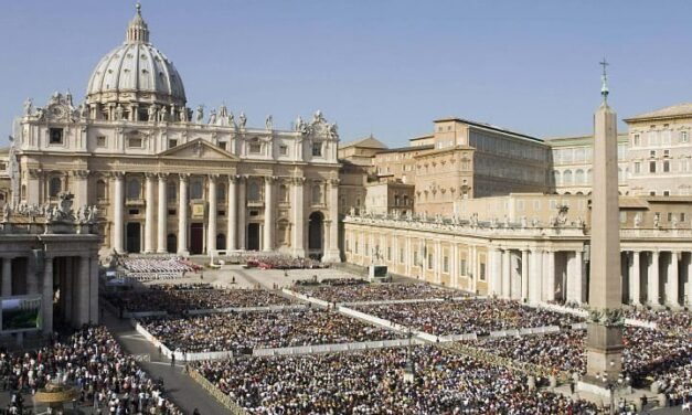 El Vaticano desactivará red de cobertura de telefonía móvil para elegir al nuevo Papa
