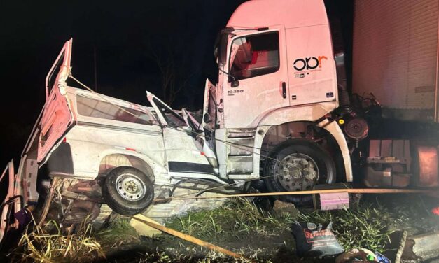 Nueve muertos y 10 heridos tras colisión de camión y microbús en Brasil