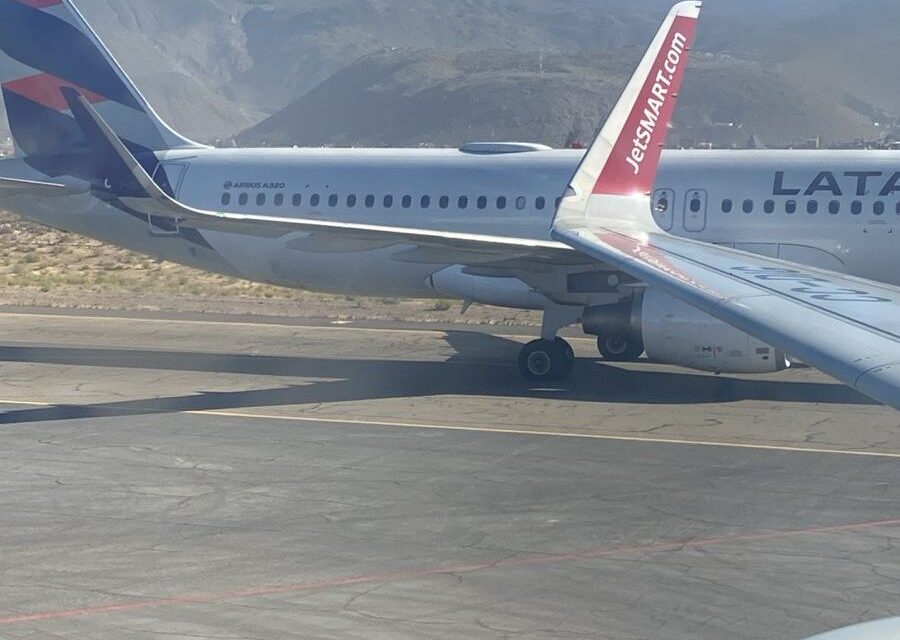 Aeropuerto de Arequipa suspende operaciones por aparato explosivo en zona de embarque.