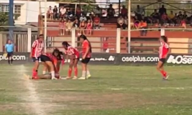 Jugadora de 15 años muere tras colapsar en torneo de fútbol femenino