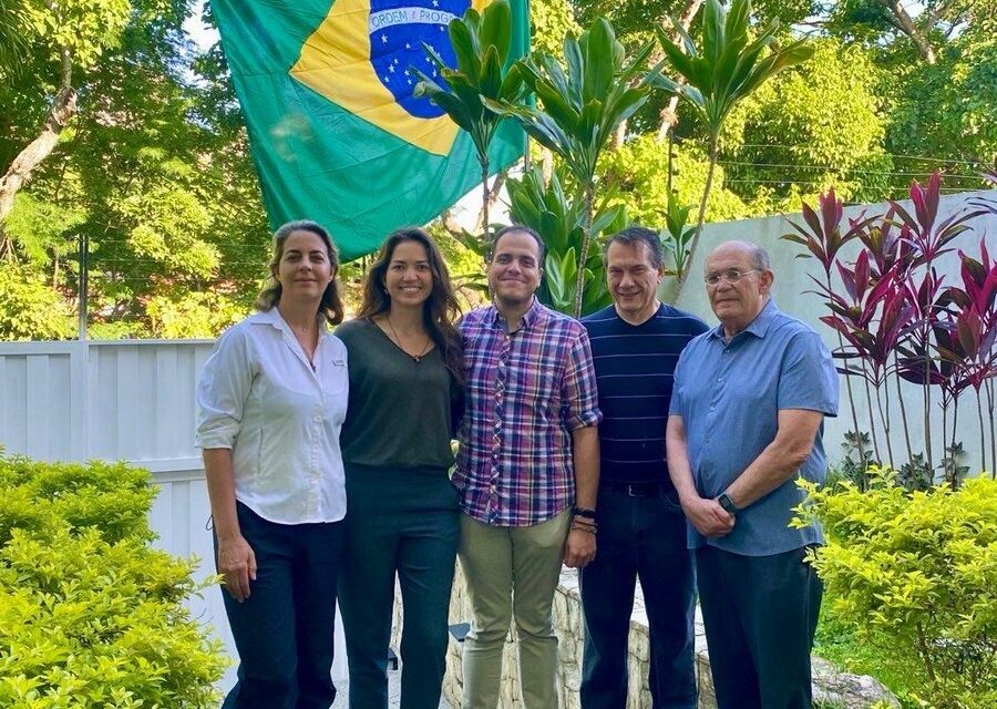 Cinco opositores venezolanos abandonan la embajada argentina en Caracas tras operación de rescate