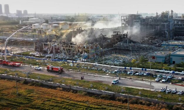Enorme explosión en planta química en China deja 5 muertos