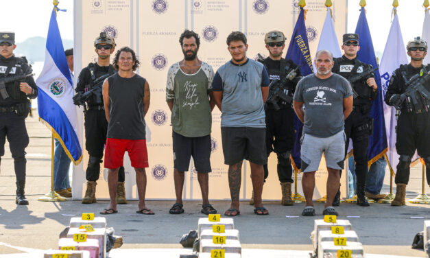 El Salvador incauta 1 tonelada de cocaína valorada en $25.6 millones en operación marítima