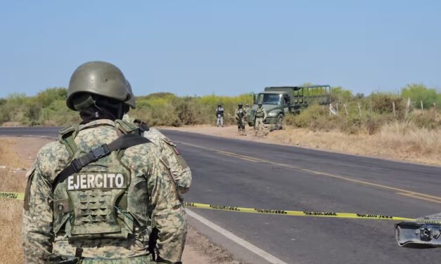 Civiles armados se enfrentan a militares en Sinaloa, México