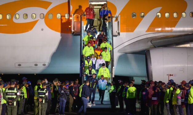 Trump ofrece 1.000 dólares y vuelo a inmigrantes indocumentados