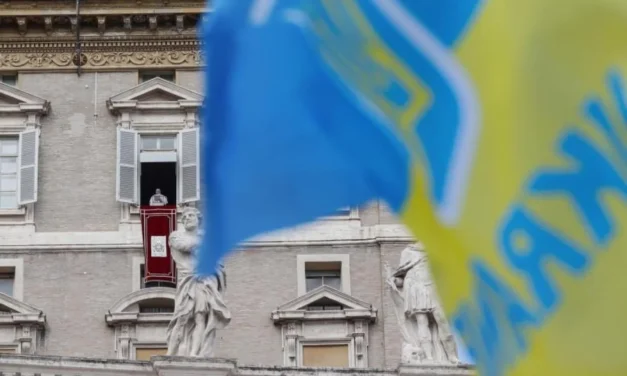 Presidente Zelenski asiste a entronización de León XIV en el Vaticano, buscando apoyo para iniciativas de paz y ayuda humanitaria en Ucrania