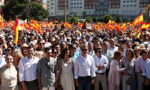 Españoles se manifestaron en contra del presidente Pedro Sánchez