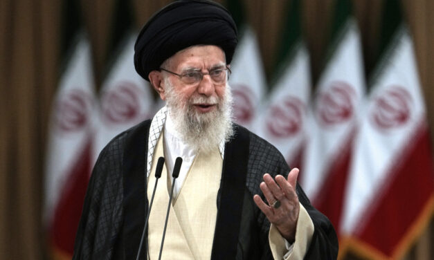«Vencimos a EE. UU. y le dimos una fuerte bofetada», líder supremo de Irán