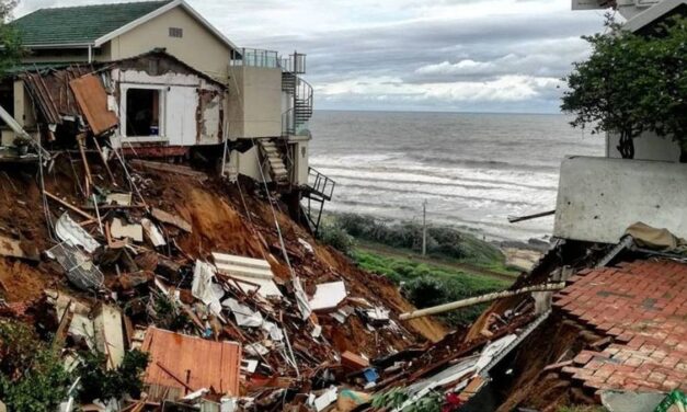 Suben a 49 los muertos por las inundaciones en el este de Sudáfrica