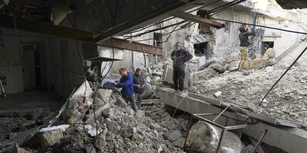 Bombardeo israelí deja fuera de servicio un centro de diálisis en el norte de Gaza