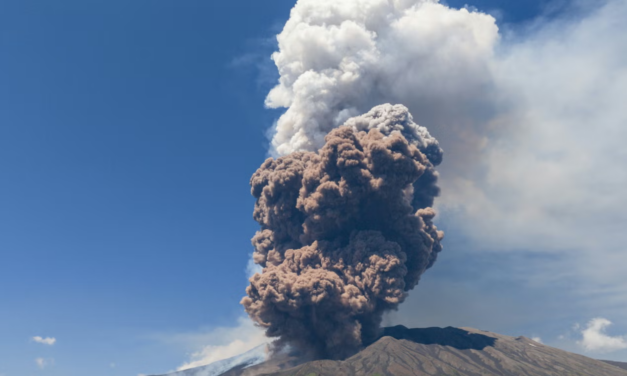 Volcán Etna hizo erupción