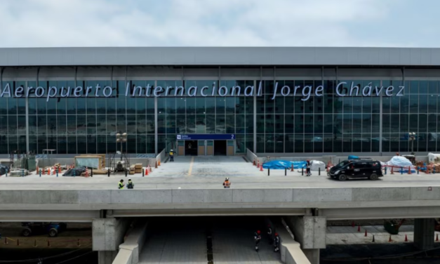 Caos y quejas tras apertura de nuevo aeropuerto de Perú