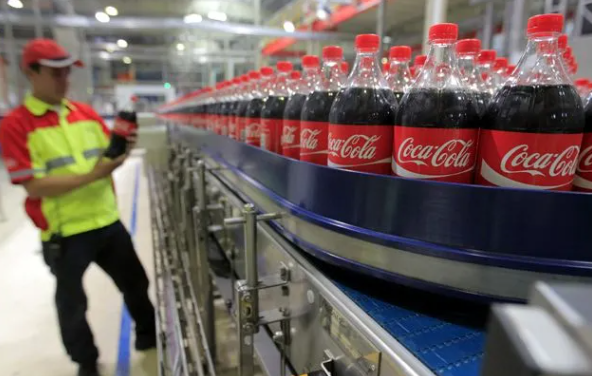Brasil suspende producción de Coca-Cola por posible contaminación de bebidas