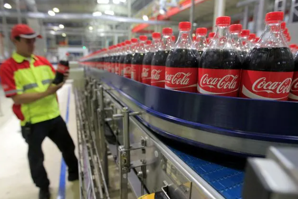 Brasil suspende producción de Coca-Cola por posible contaminación de bebidas