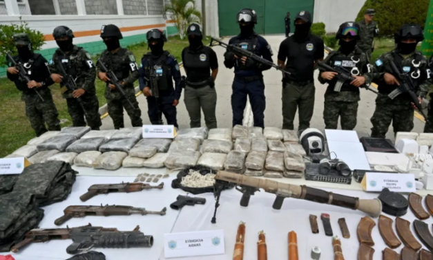 Incautan un inmenso arsenal de armas a pandilleros en cárceles de Honduras
