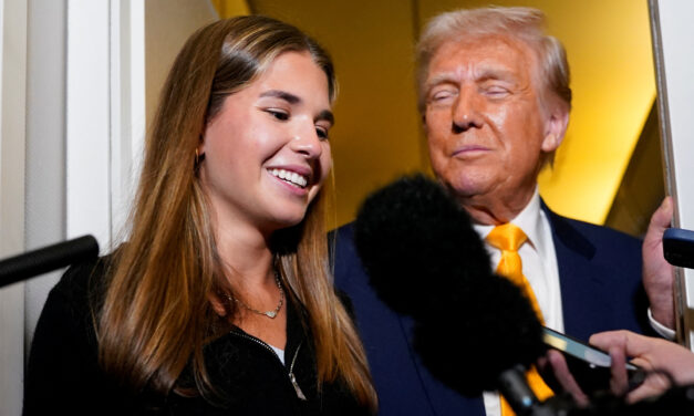 Arrestan a un hombre que allanó vivienda del presidente Trump y que manifestó su intención de casarse con la nieta del magnate