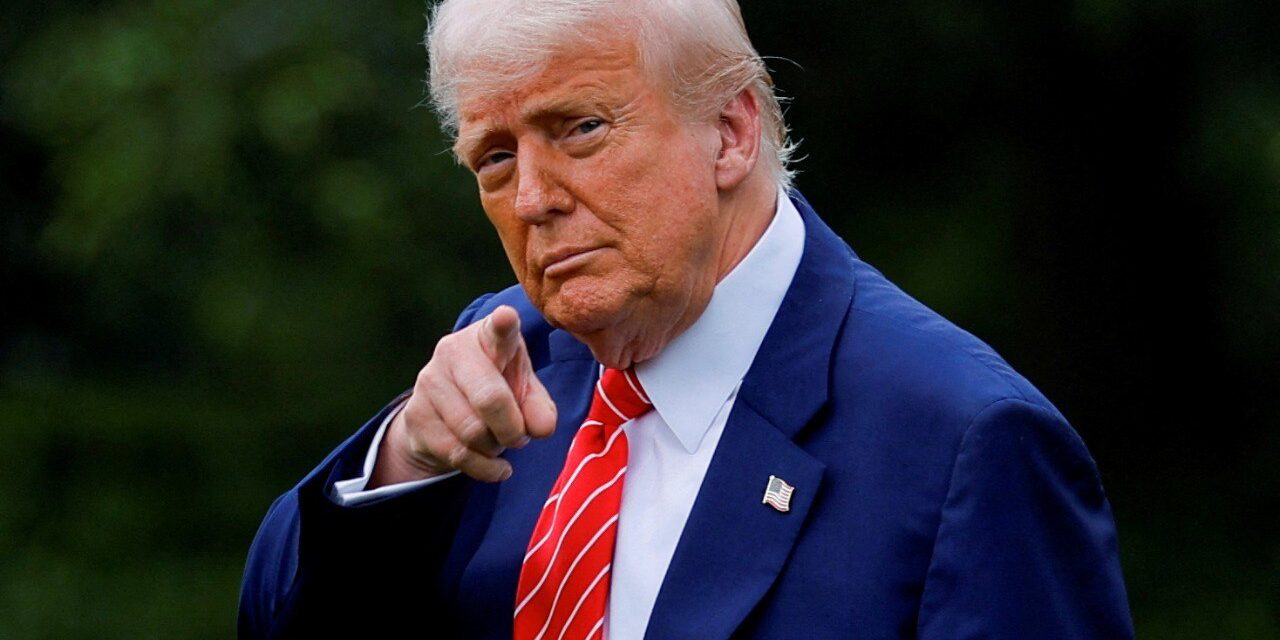 Trump firmó un decreto que aumenta en hasta un 50% los aranceles a las importaciones de acero y aluminio