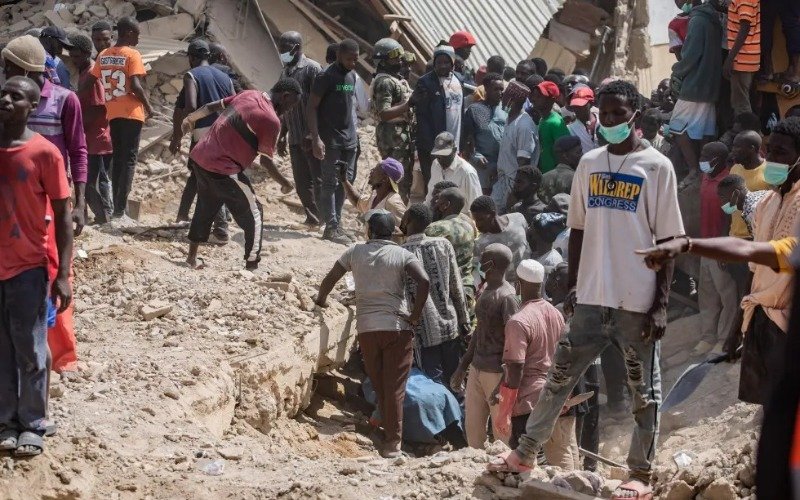 Mueren once niños en un derrumbe cuando excavaban arena en Nigeria