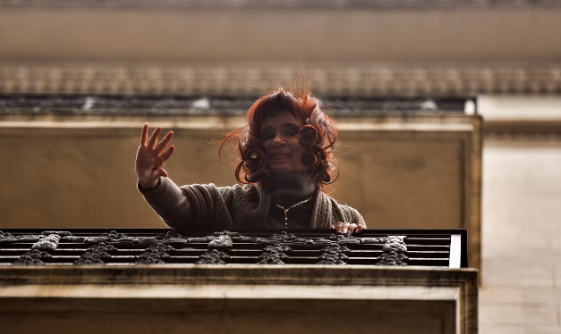 ¿Podrá la expresidenta Cristina Kirchner recibir visita en su prisión domiciliaria?