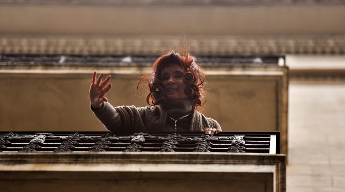 ¿Podrá la expresidenta Cristina Kirchner recibir visita en su prisión domiciliaria?