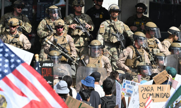 Corte autoriza al gobierno que mantenga la Guardia Nacional en Los Ángeles, EE.UU.