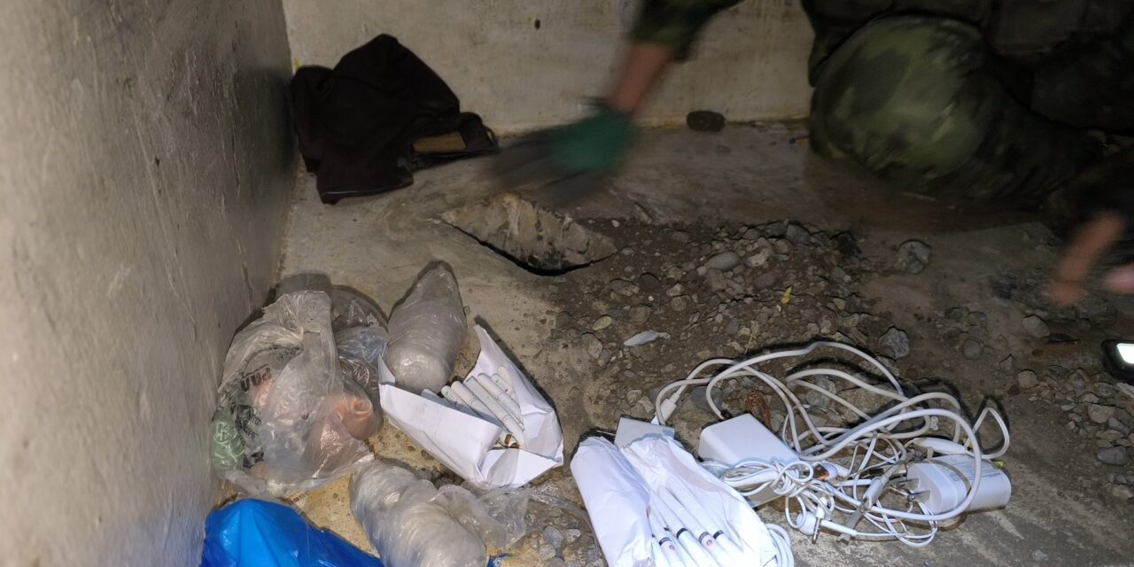 Celulares, drogas y armas blancas fueron localizadas al interior de una cárcel en Ecuador