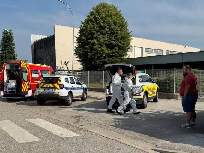 Un alumno de 14 años acuchilló a vigilante en Francia