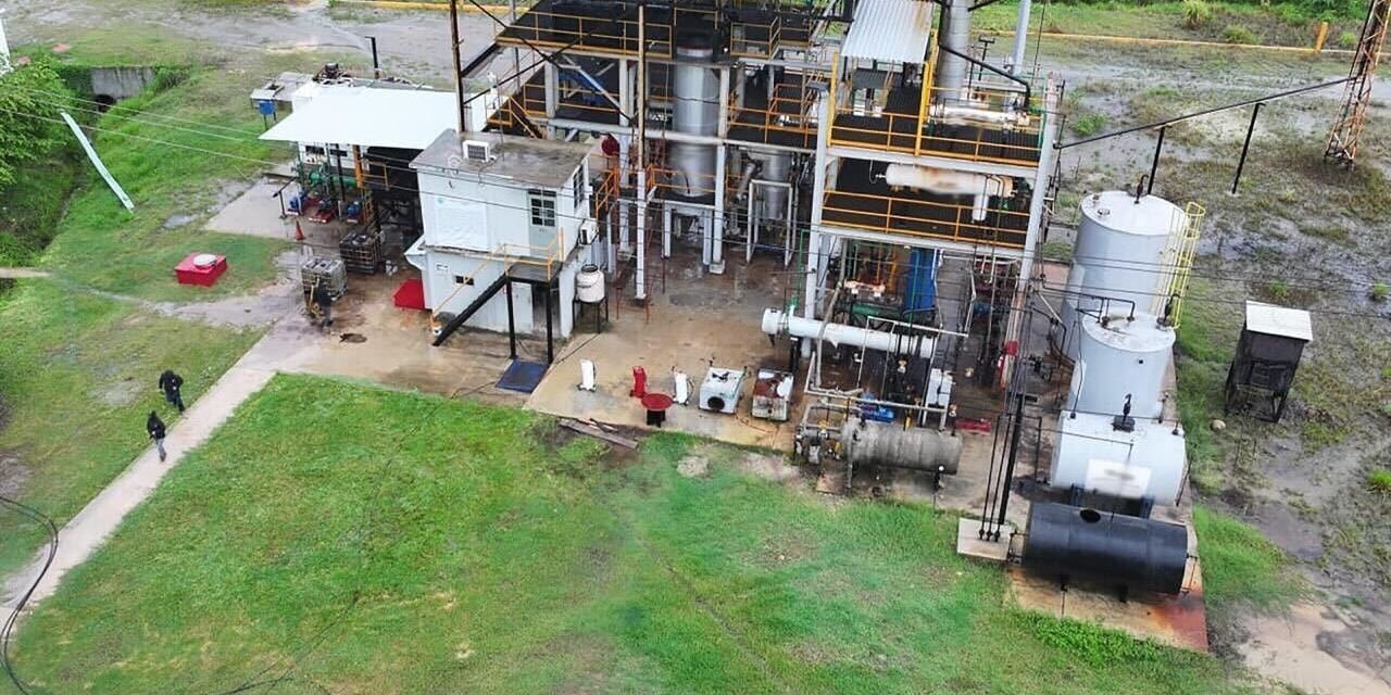 Decomisan combustible en una refinería clandestina en Veracruz