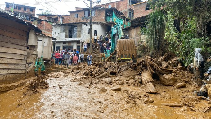 Ocho personas murieron en un deslizamiento de tierra en Medellín, Colombia