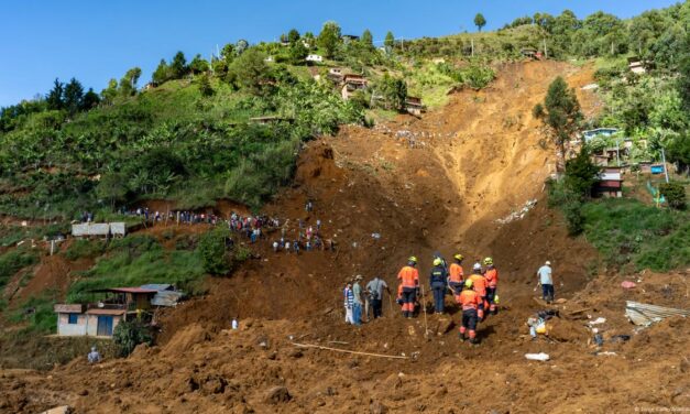 Aumenta a 16 el número de muertos por deslizamiento de tierra en Colombia