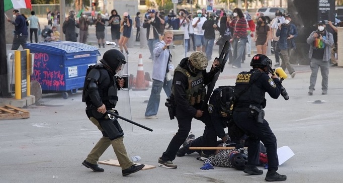 Redadas de ICE desatan protestas y detenciones en Los Ángeles