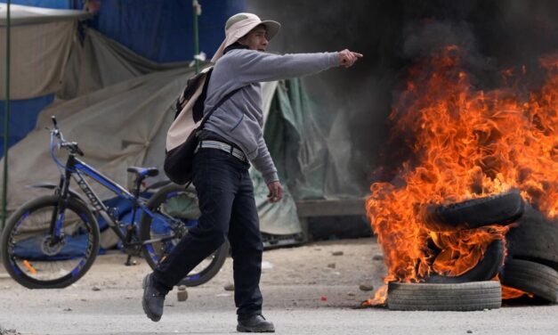 Arce ordena desbloquear rutas tras violentos enfrentamientos con seguidores de Evo Morales