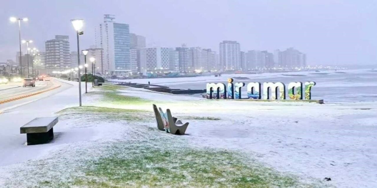 Nieve en la playa y frío histórico en Argentina tras una ola polar.