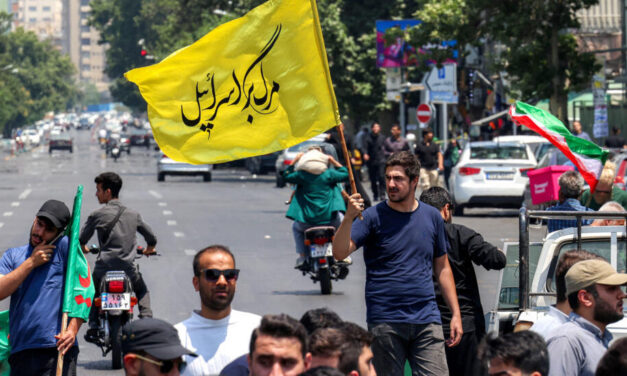Iraníes salen a las calles para manifestarse en contra del ataque de Israel