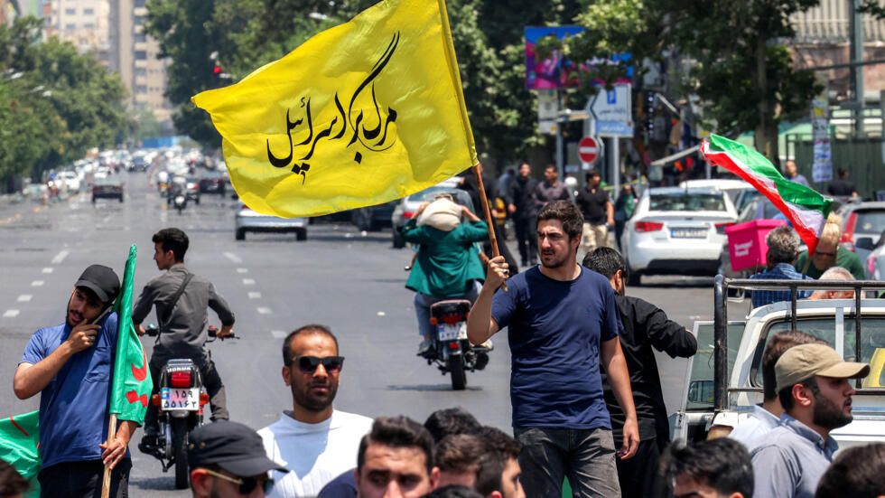 Iraníes salen a las calles para manifestarse en contra del ataque de Israel
