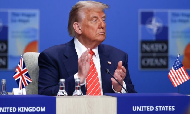 Trump amenaza con represalias comerciales a España por gasto en Defensa
