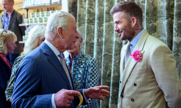 David Beckham recibe el título de caballero