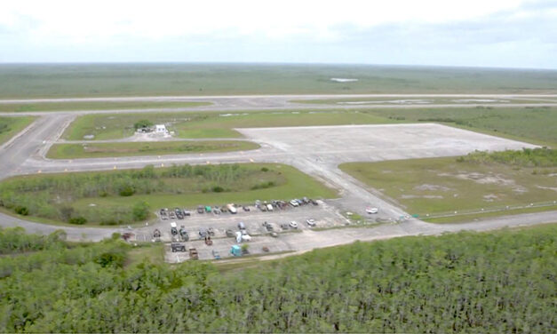 Construyen el Alligator Alcatraz para migrantes en medio de pantano con caimanes de Florida, EE. UU.