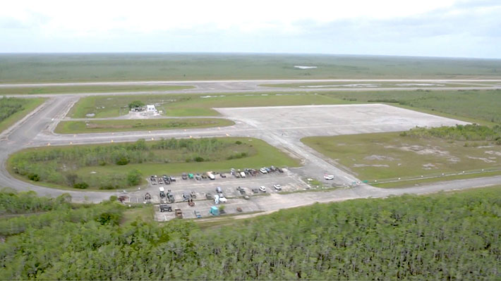 Construyen el Alligator Alcatraz para migrantes en medio de pantano con caimanes de Florida, EE. UU.