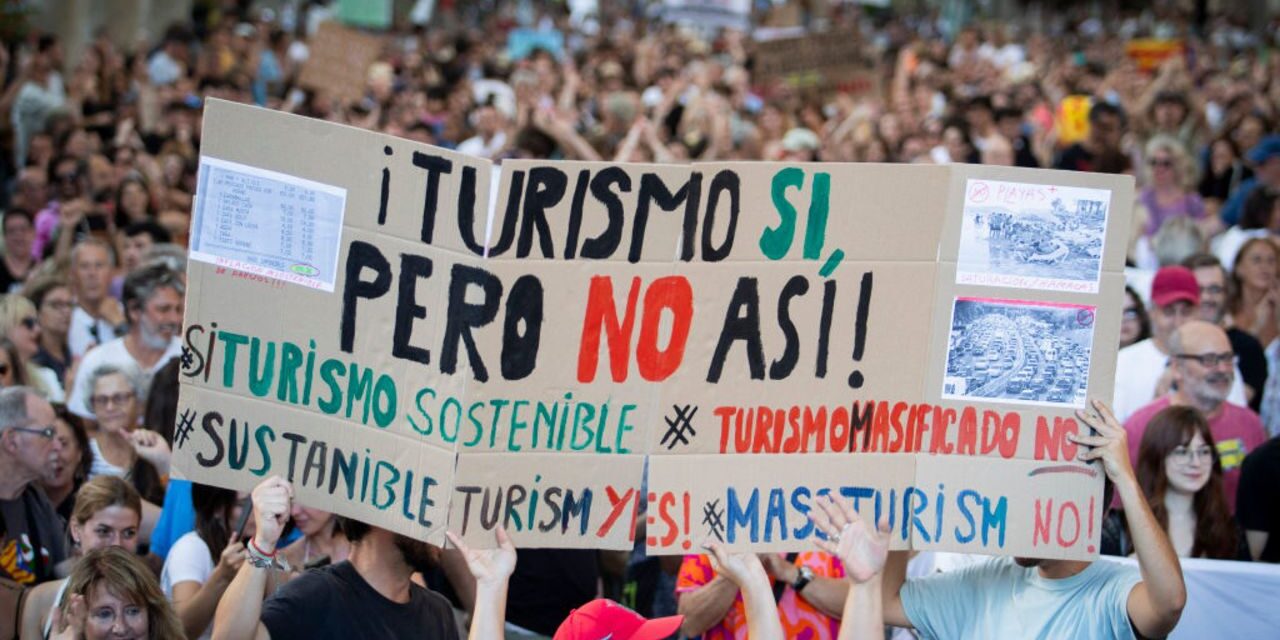 Protestas por el turismo masivo en España