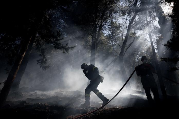 Grecia declara el estado de emergencia en la isla de Quíos por incendios fuera de control