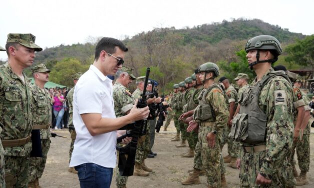 37 militares ecuatorianos fueron sorprendidos por más de 200 hombres armados con fusiles, lanzagranadas, ametralladoras y pistolas