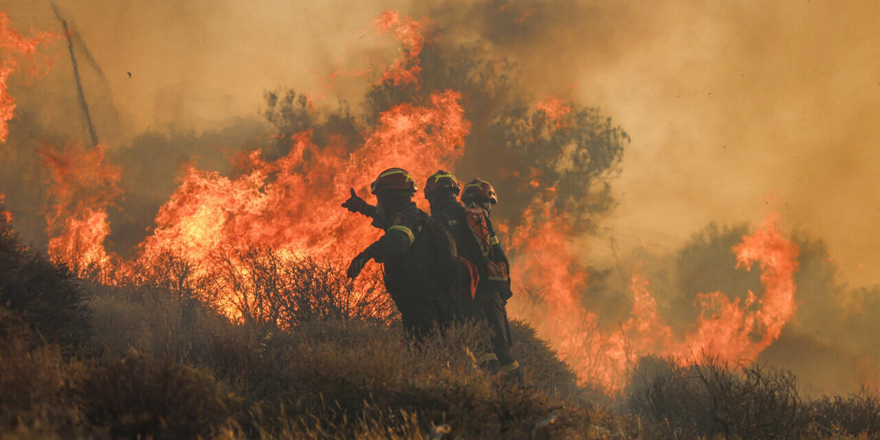 Grave incendio forestal en Creta, Grecia