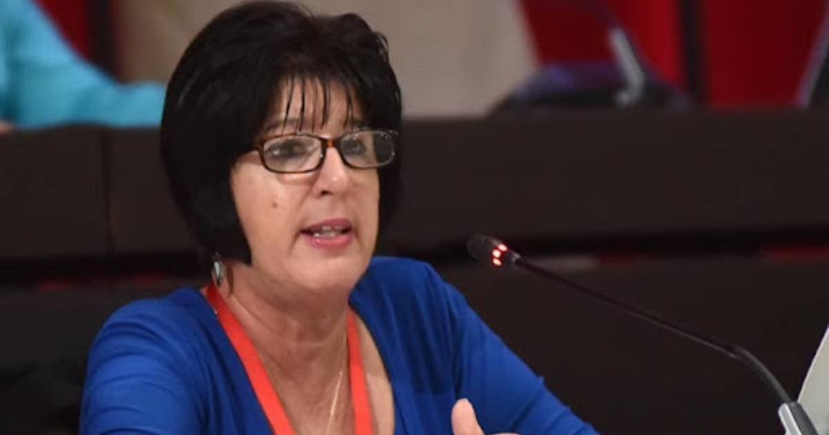 Renunció la ministra de Trabajo tras negar la existencia de mendigos en Cuba