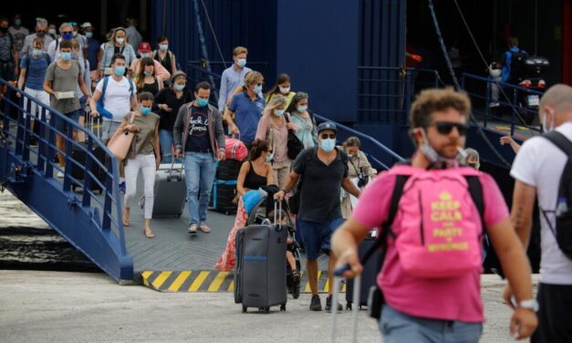 Grecia comienza a cobrar una tasa turística a cruceros